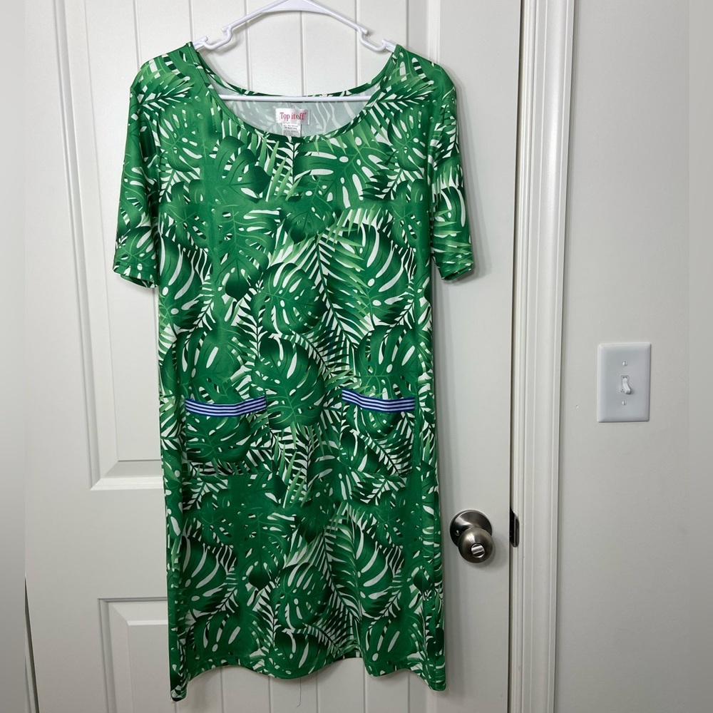 NWOT Top It Off women’s green leafy blue ribbon decorated pocket tshirt dress M